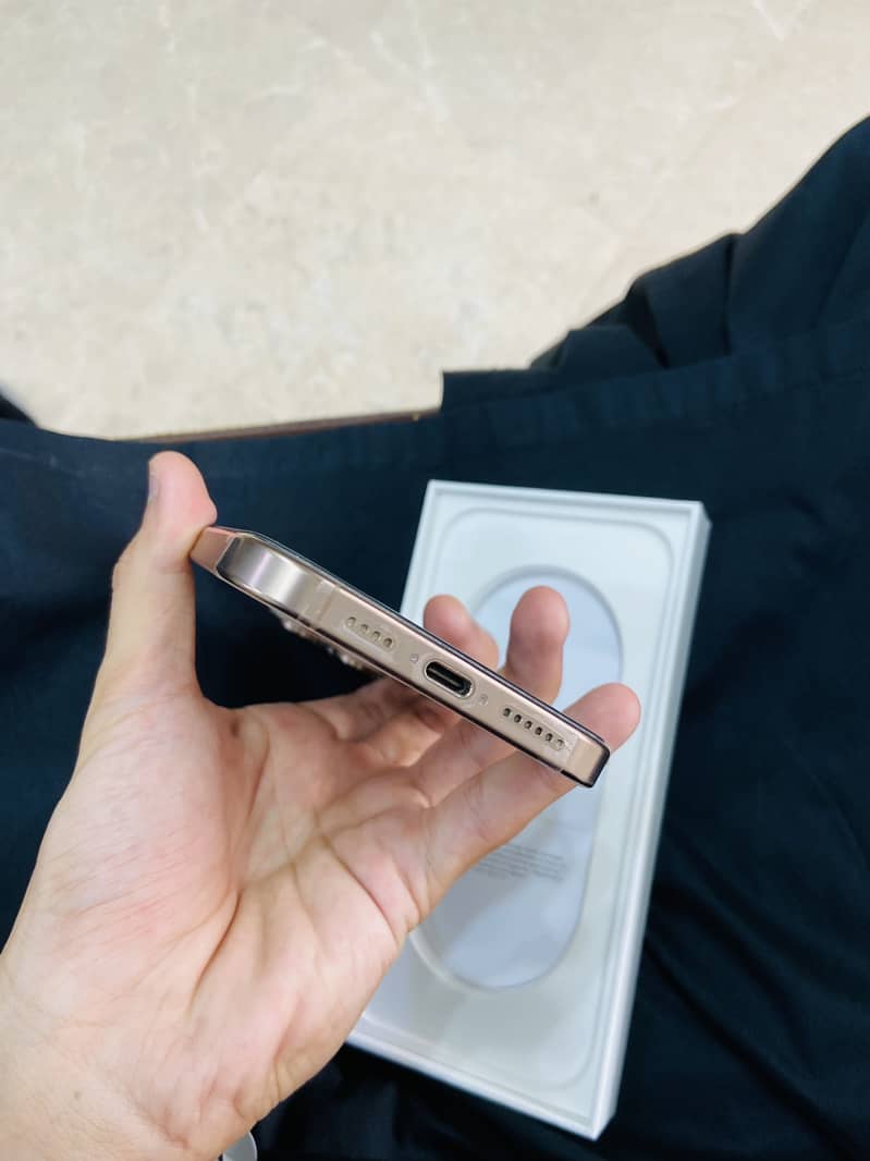 Apple iPhone 16 Pro Max 5