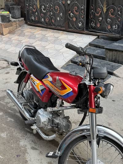 Honda CD70 2025
