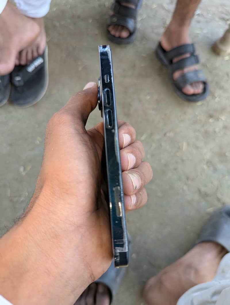 Apple iPhone 14 2
