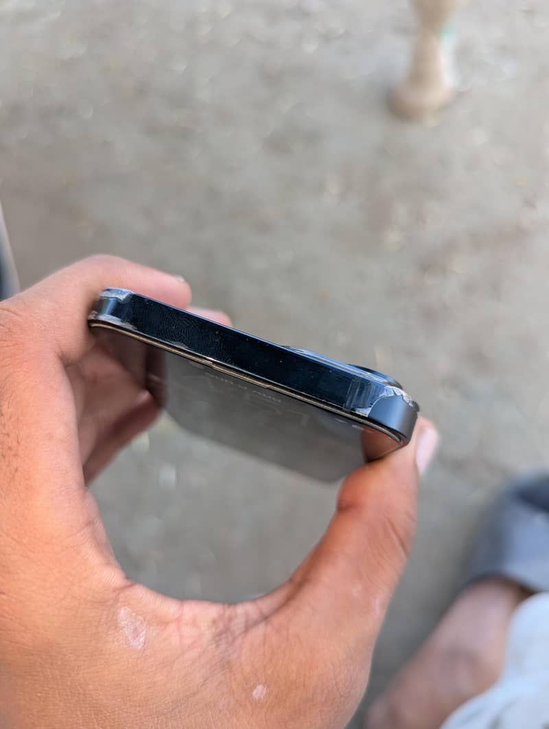 Apple iPhone 14 3