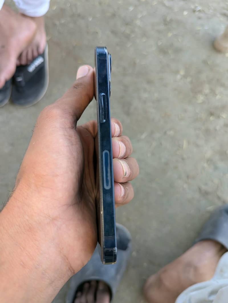 Apple iPhone 14 4