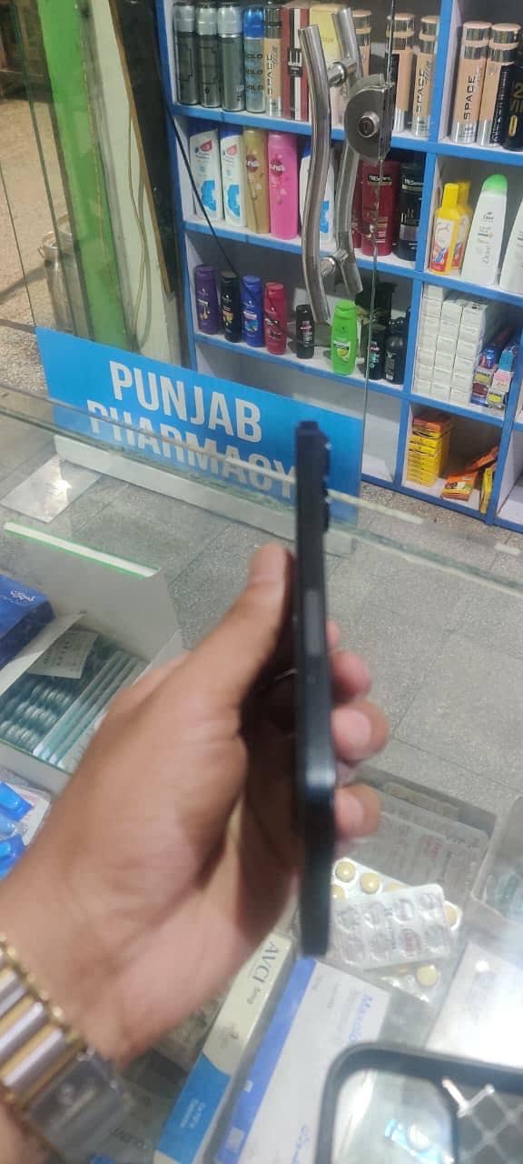 Apple iPhone 15 plus 3