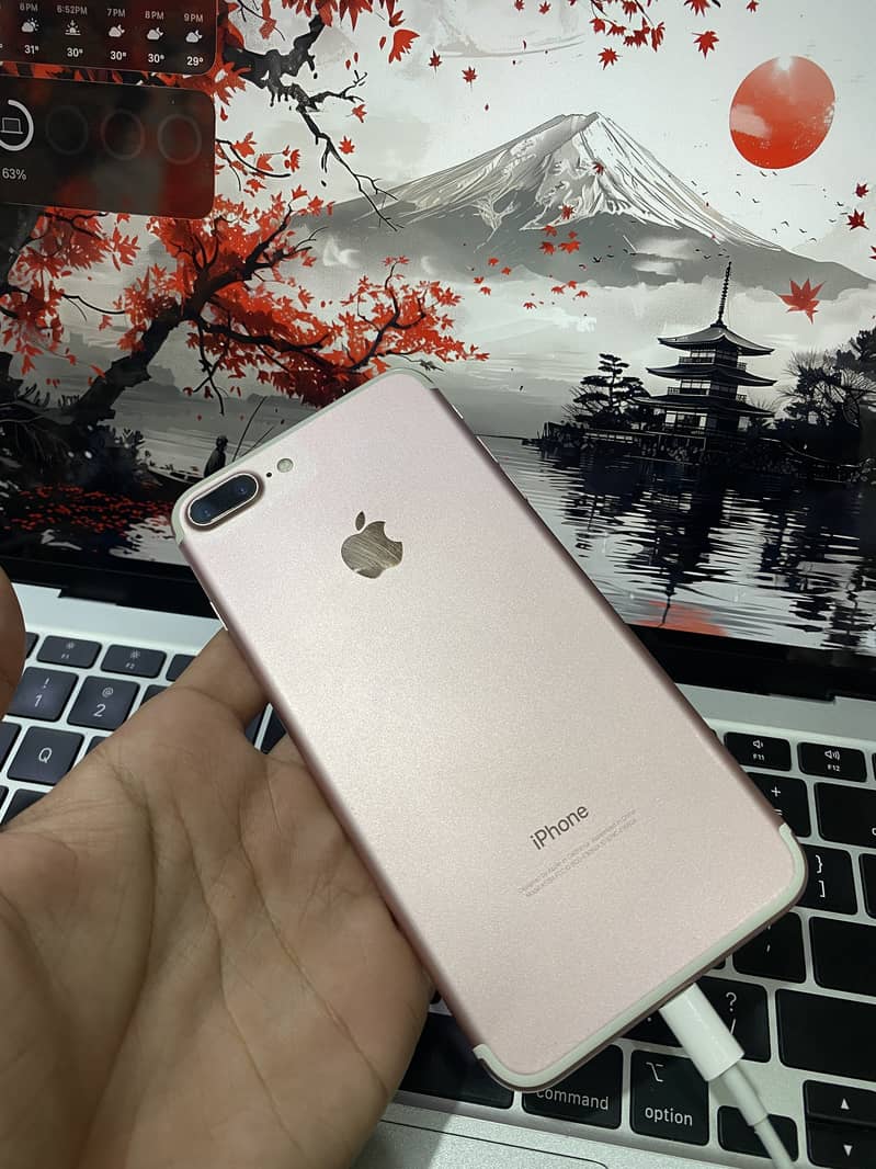Apple iPhone 7 plus 1