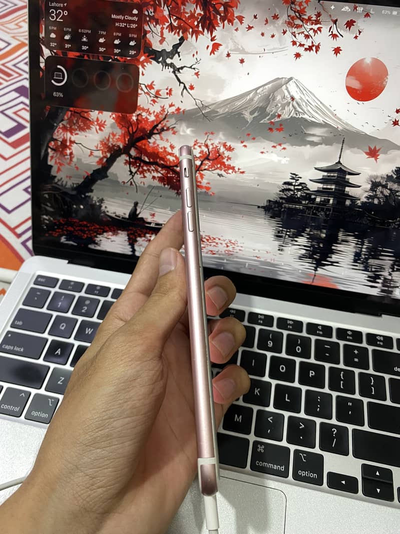 Apple iPhone 7 plus 2