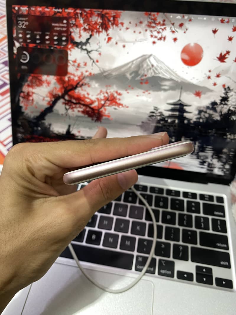 Apple iPhone 7 plus 4