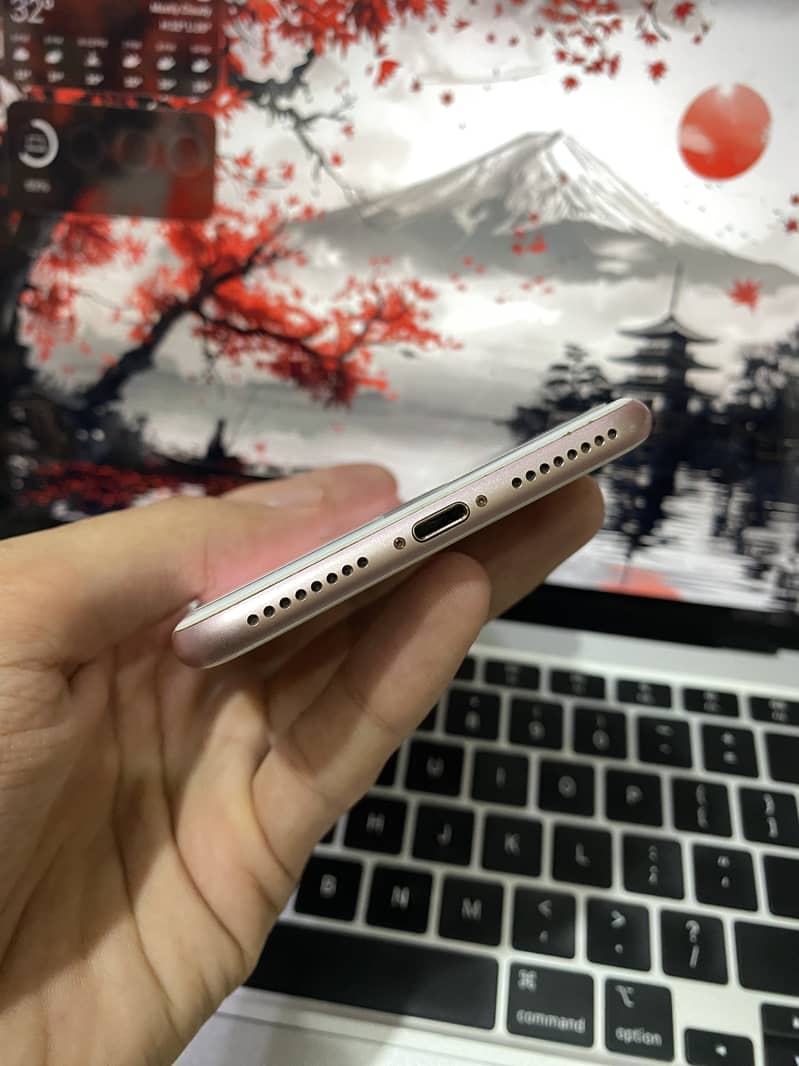 Apple iPhone 7 plus 5
