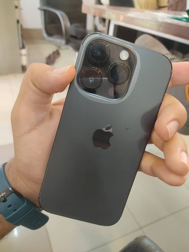 Apple iPhone 14 Pro 1