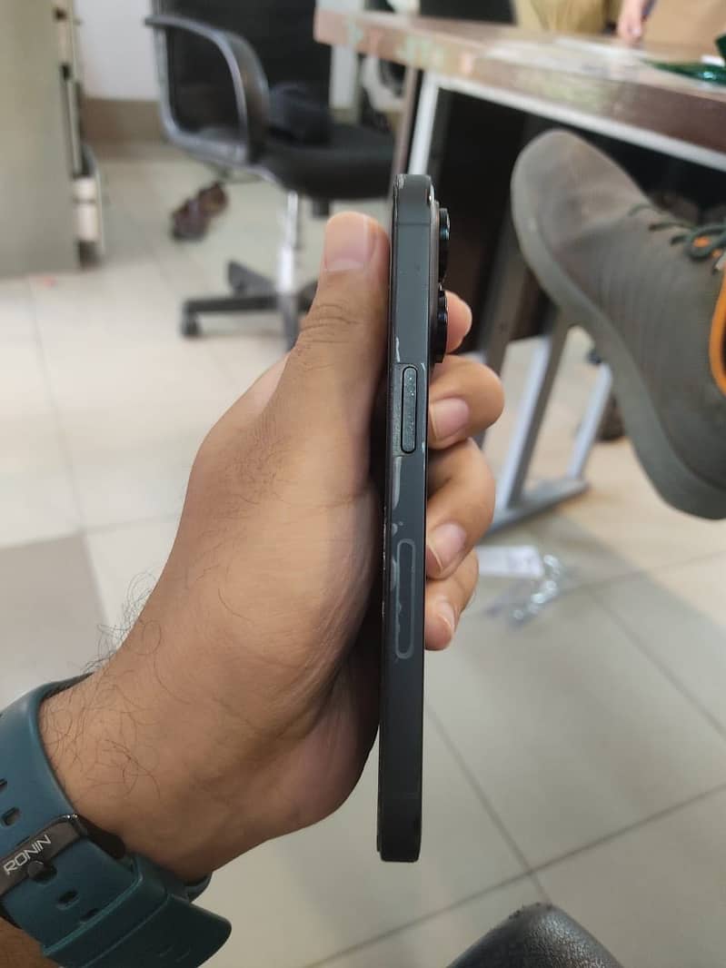 Apple iPhone 14 Pro 2