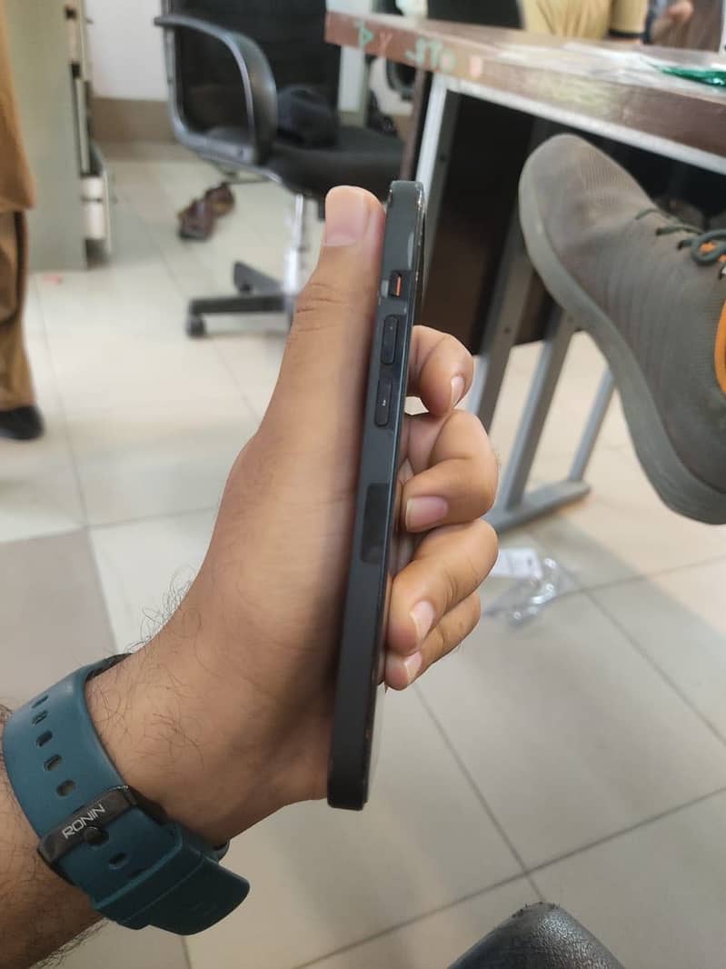 Apple iPhone 14 Pro 3