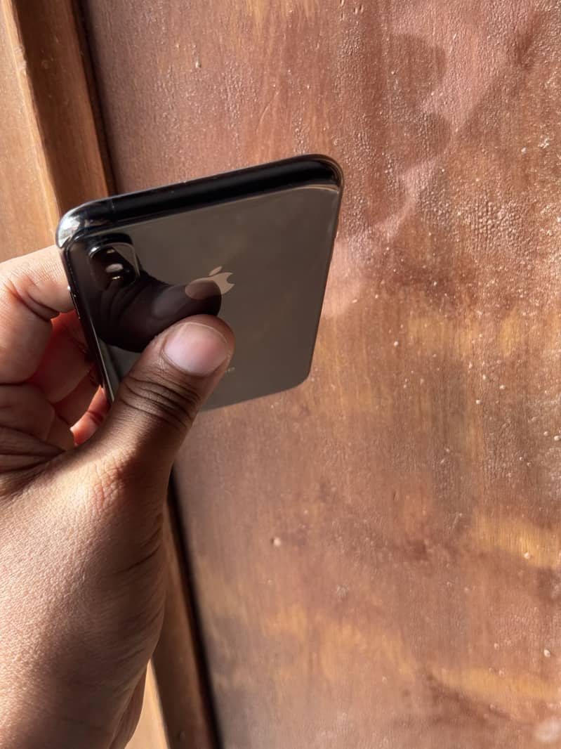 Apple iPhone XS 1