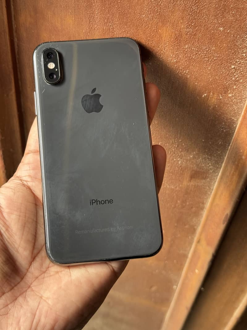 Apple iPhone XS 4