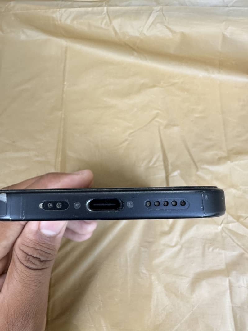 Apple iPhone 15 6