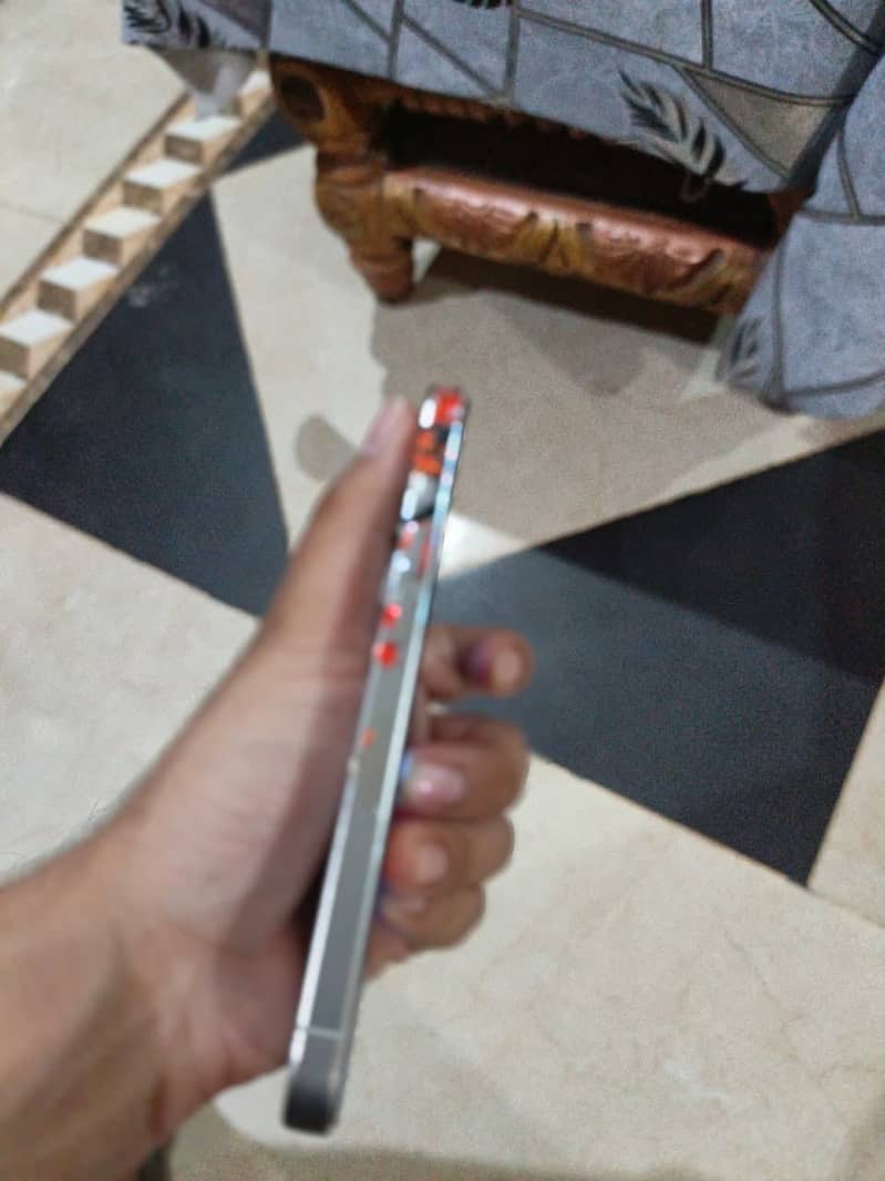 Apple iPhone 15 Pro 3