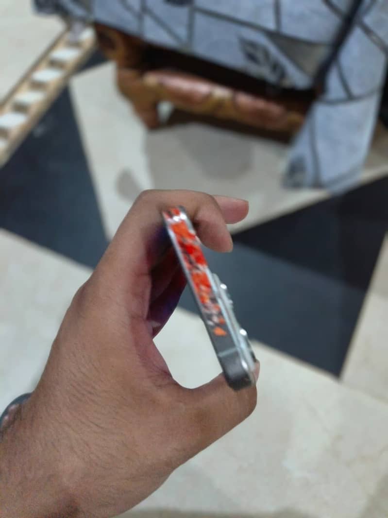 Apple iPhone 15 Pro 4