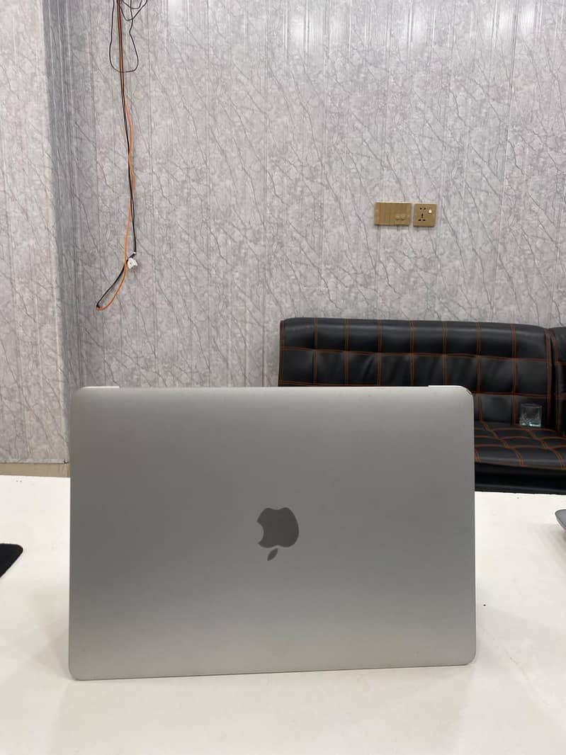 MacBook Pro 0