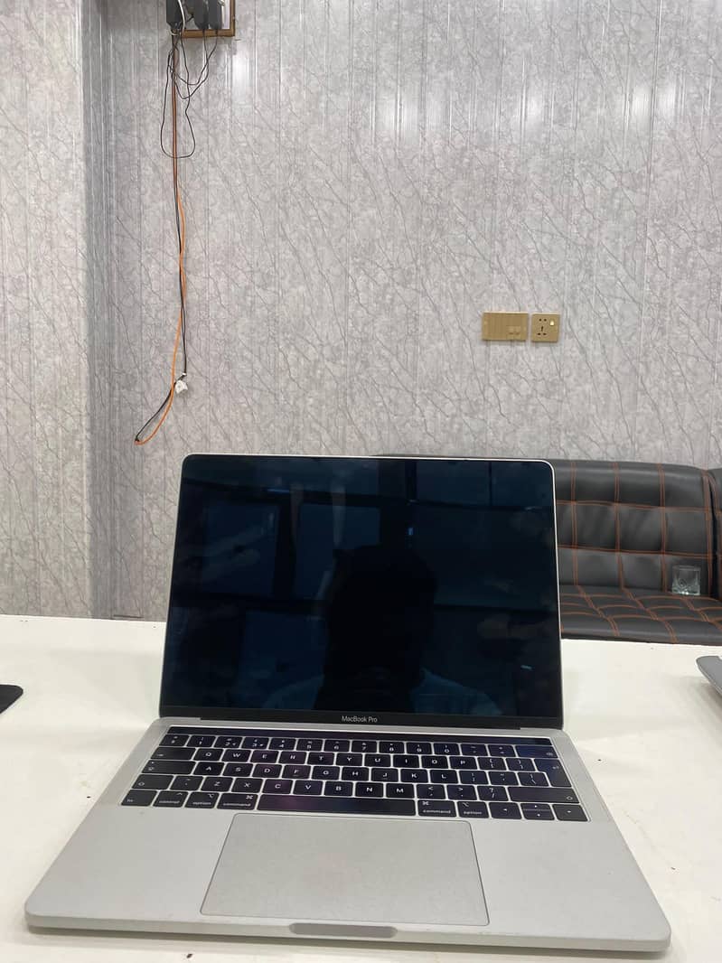 MacBook Pro 1
