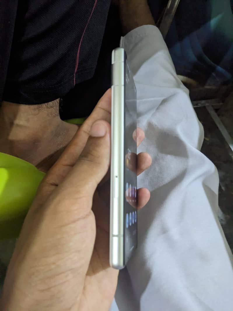 Google pixel 7a 5