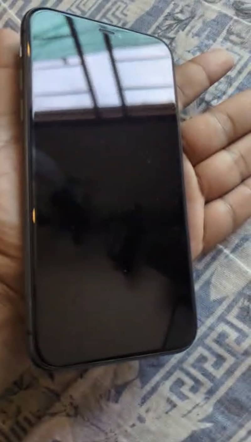 Apple iPhone 11 3