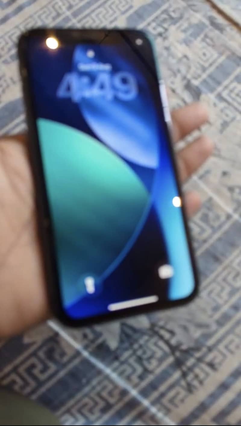 Apple iPhone 11 4