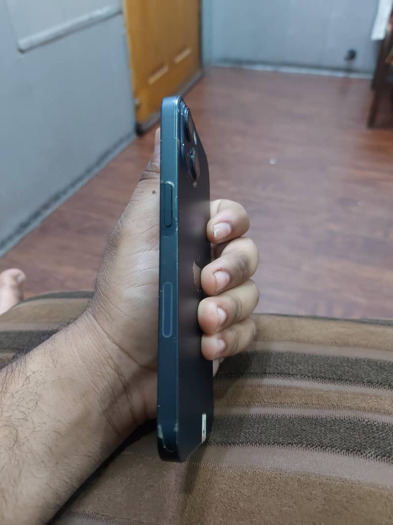 Apple iPhone 13 2