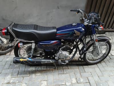 125 2025 model in GOOD condition only driven 2800km