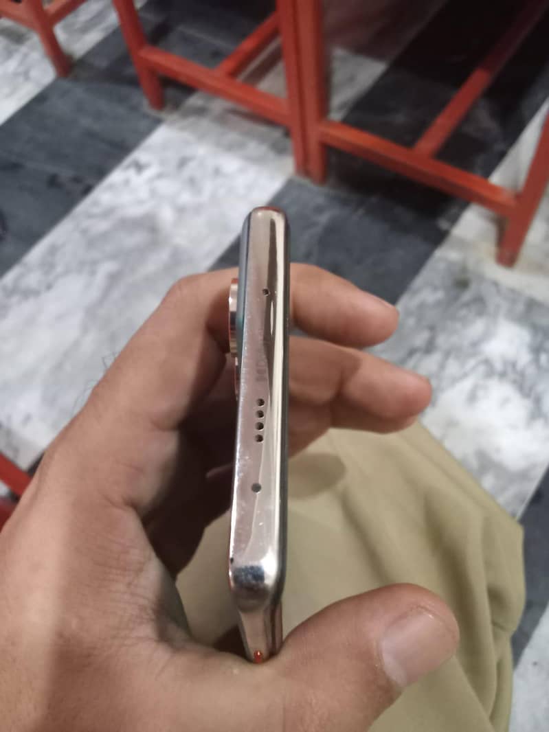 Tecno CAMON 40 Pro 4