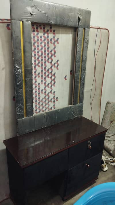 Dressing table