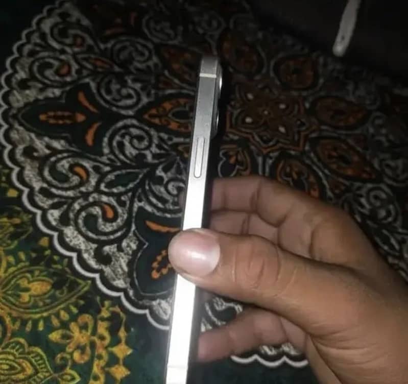 iPhone 13 3