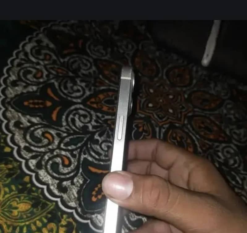 iPhone 13 6
