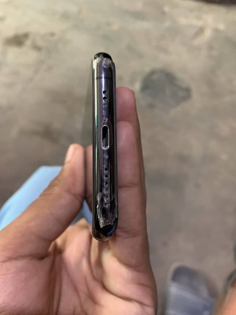 Apple iPhone 11 Pro 2