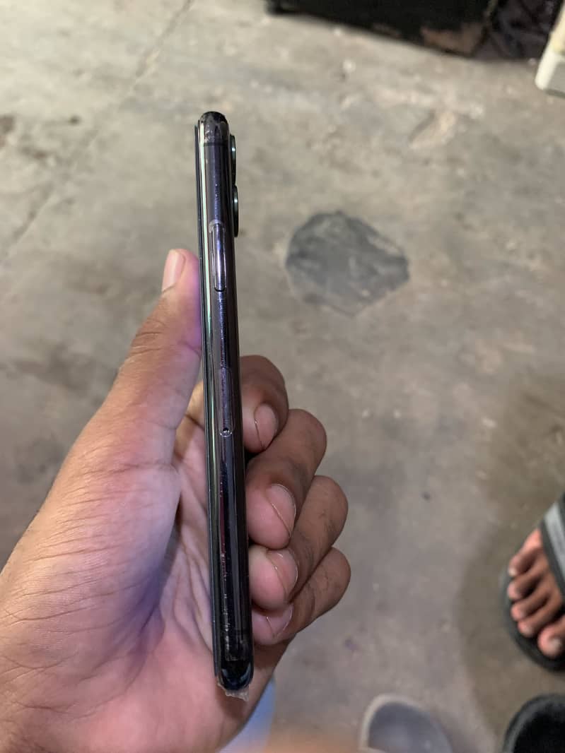 Apple iPhone 11 Pro 3