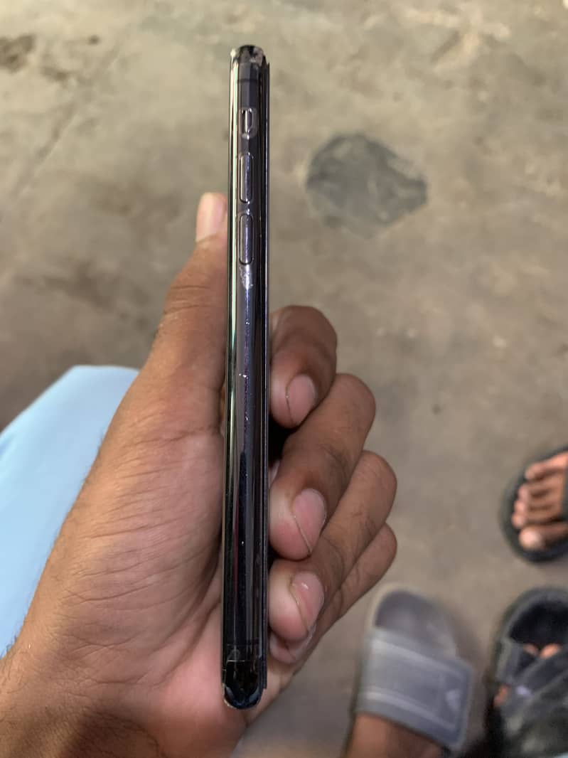 Apple iPhone 11 Pro 4