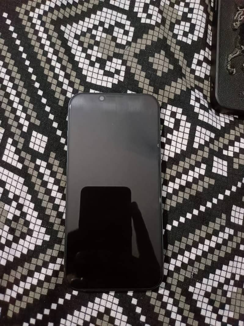 iPhone 13 3