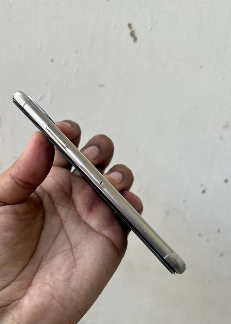 Apple iPhone X 3