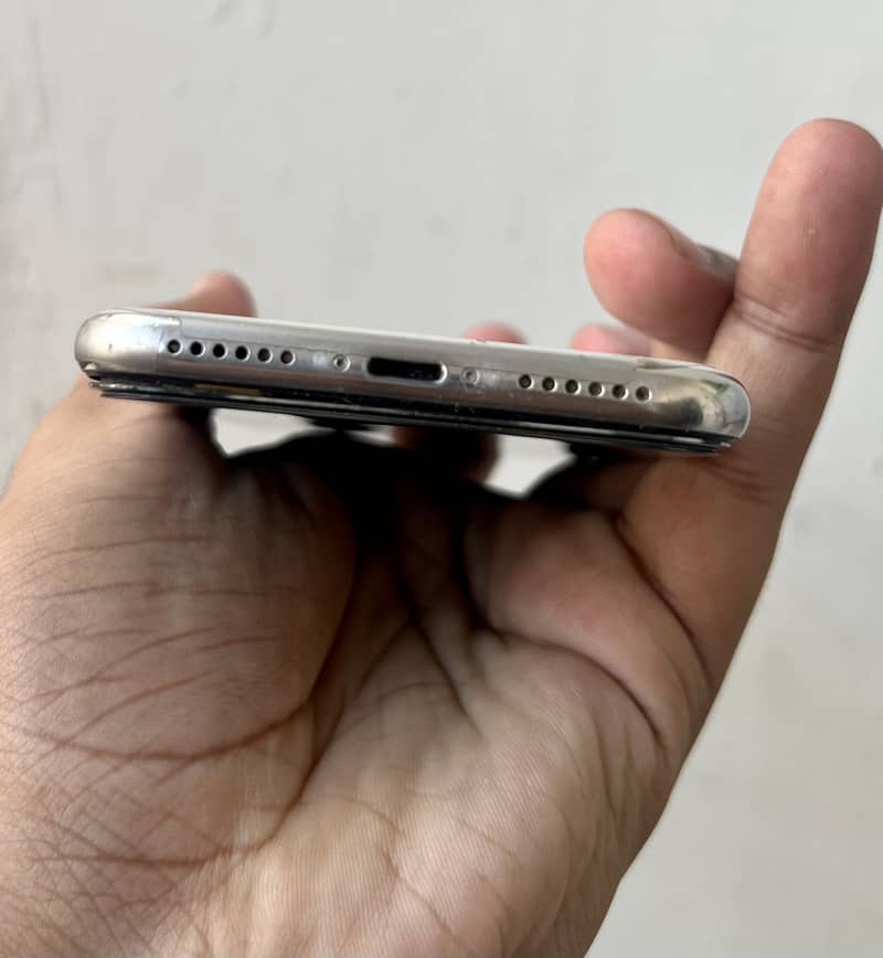 Apple iPhone X 4