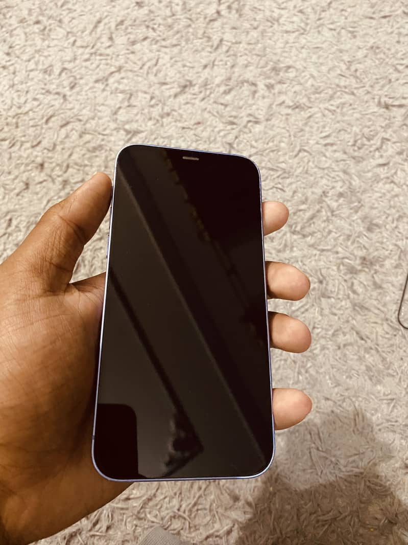 Apple iPhone 12 4