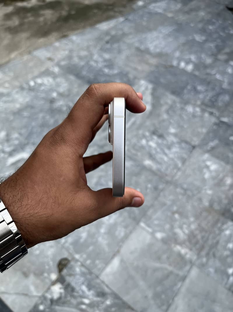 Apple iPhone 14 4