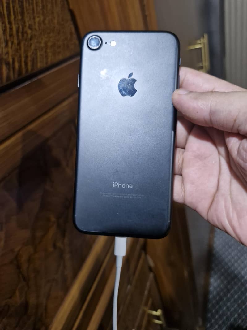 Apple iPhone 7 0