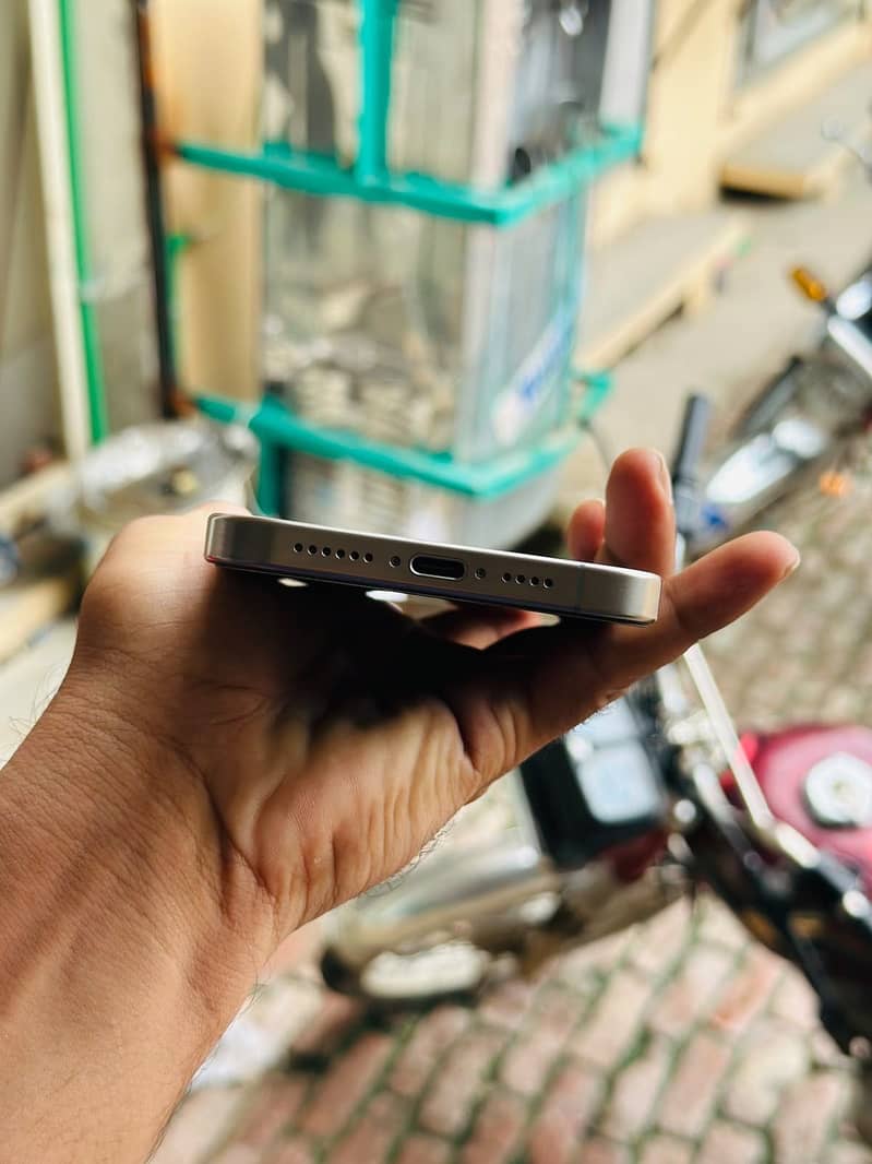 Apple iPhone 15 Pro Max 1
