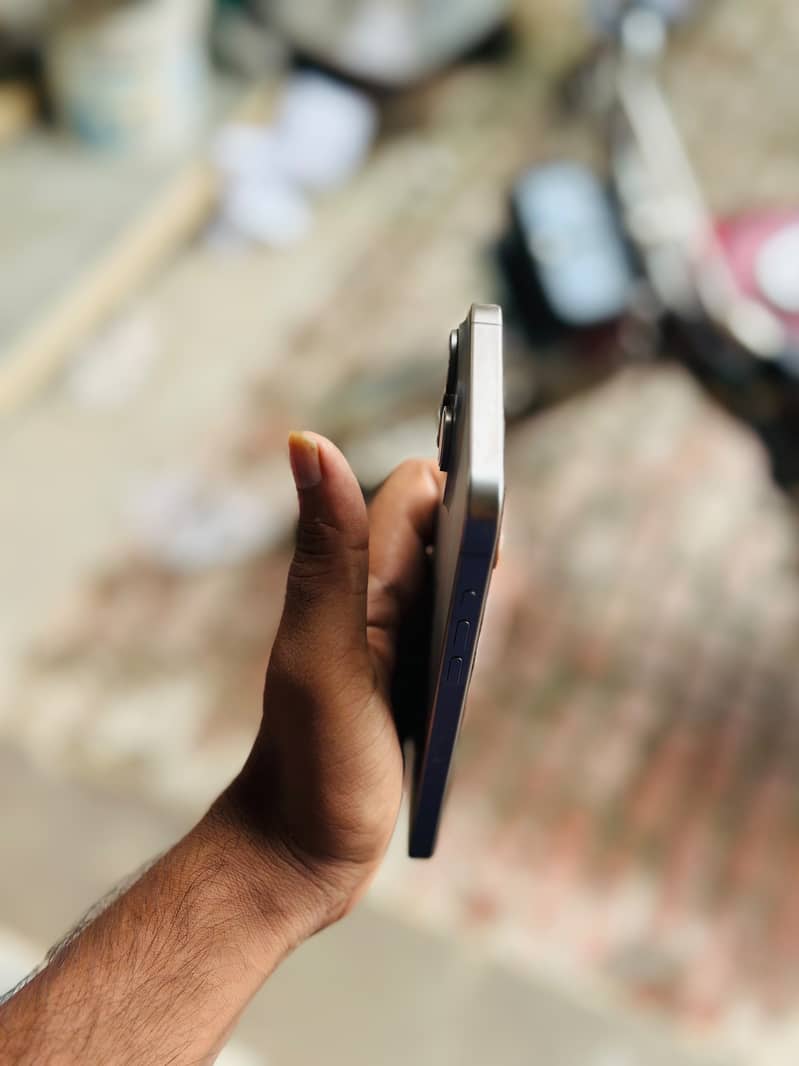 Apple iPhone 15 Pro Max 2