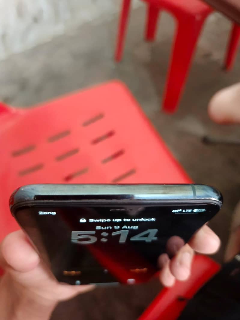 Apple iPhone 11 Pro Max 2