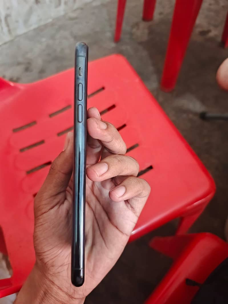 Apple iPhone 11 Pro Max 4