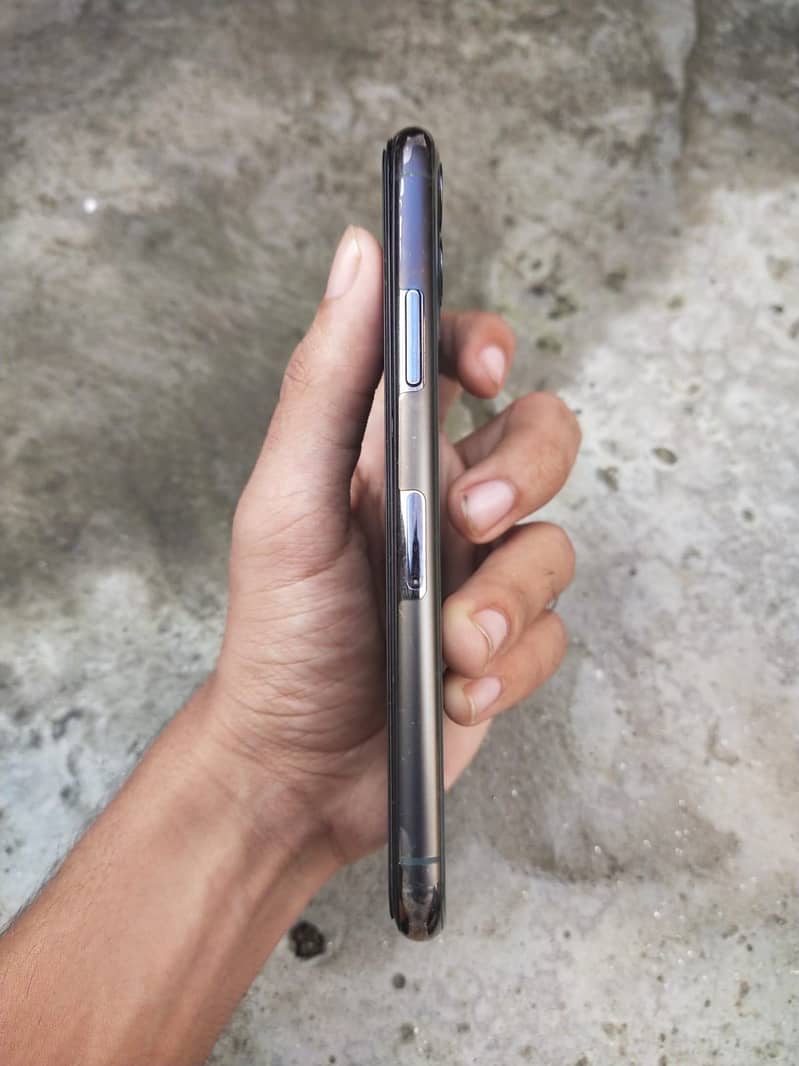 Apple iPhone 11 Pro 3