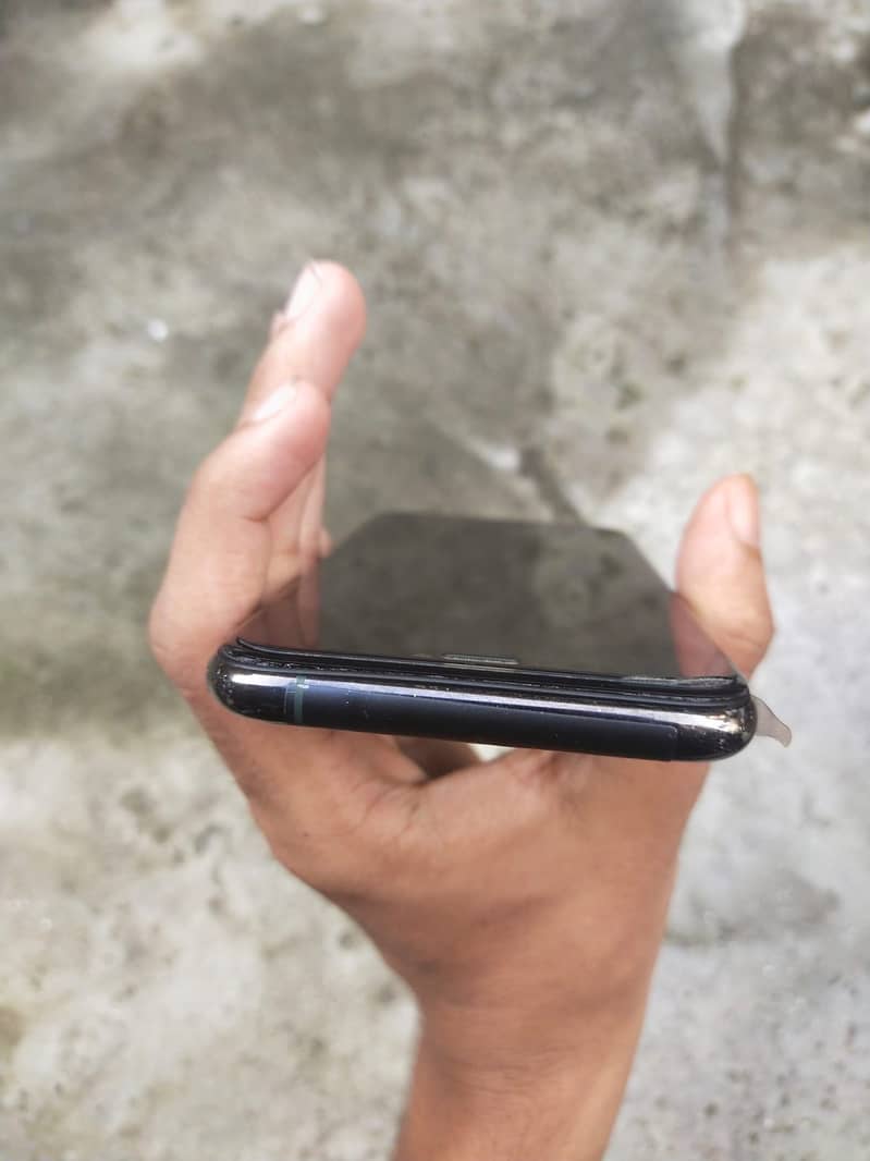 Apple iPhone 11 Pro 6