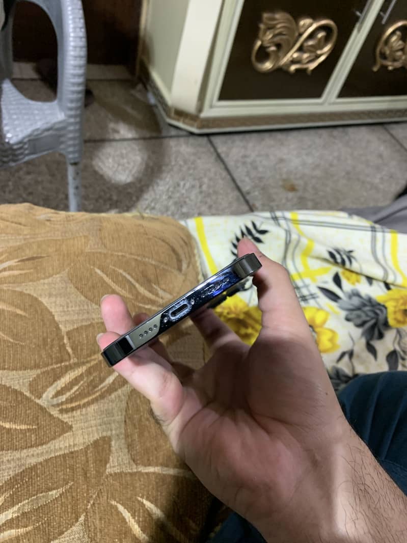 Apple iPhone 12 Pro Max 4