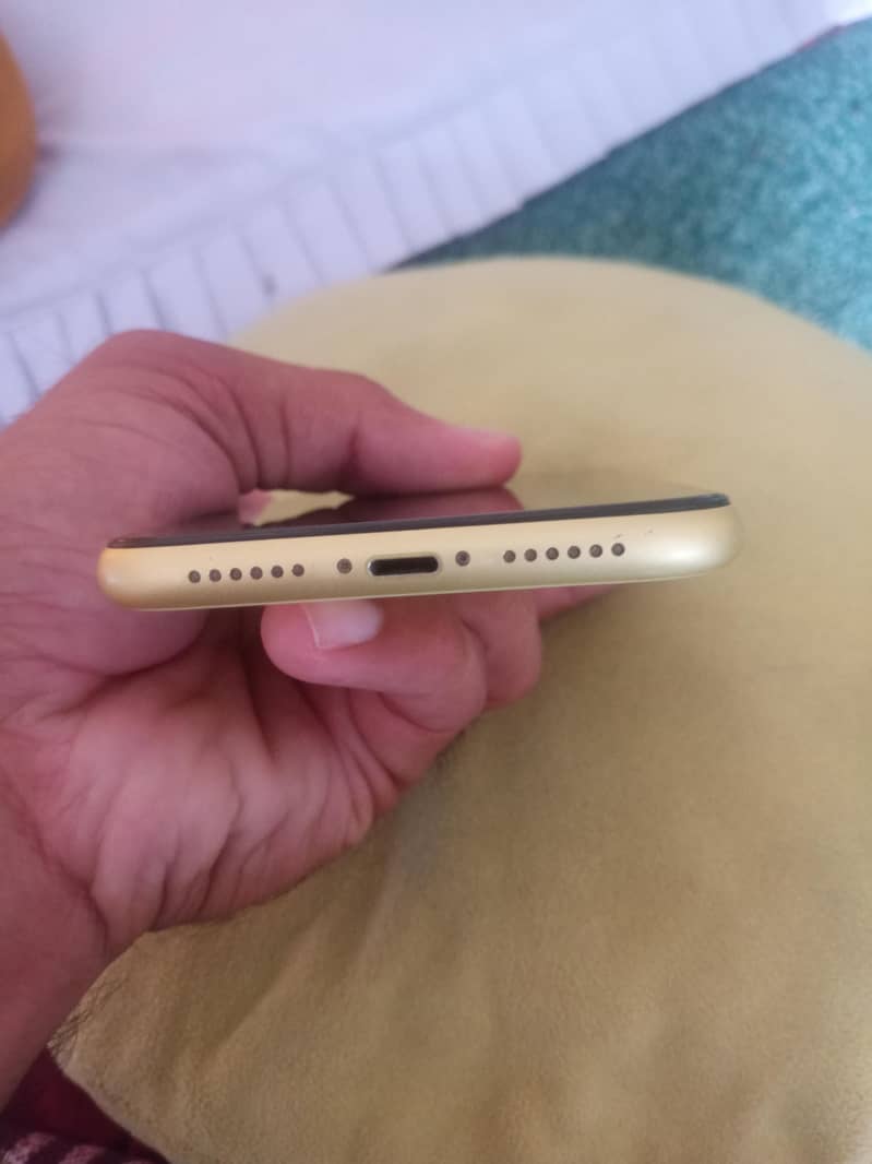 Apple iPhone 11 3