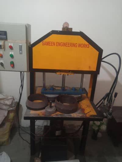 Paper plate machine
