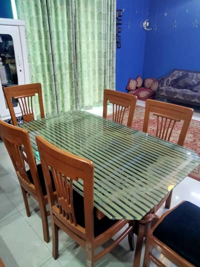 6 Seater dining table set with chairs good condition