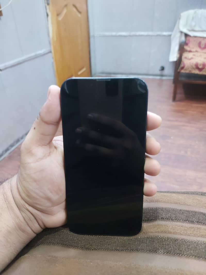 Apple iPhone 13 1