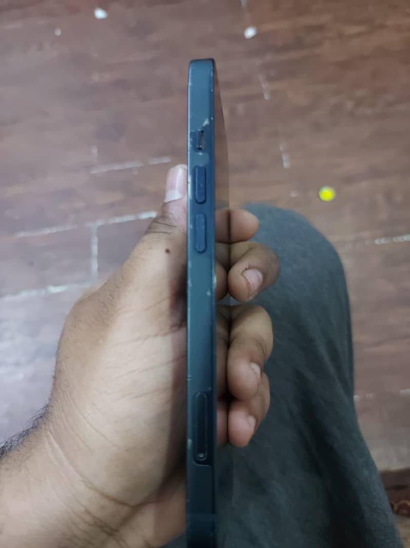 Apple iPhone 13 2